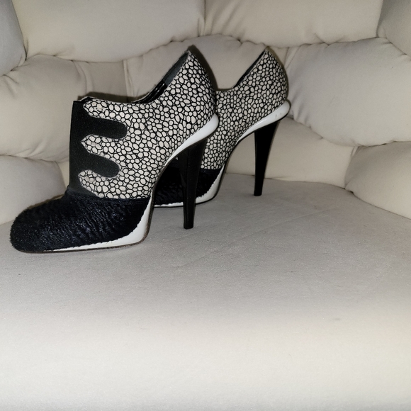 FENDI shoes - Picture 1 of 3
